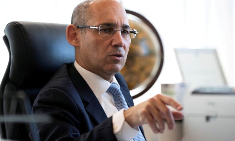 In the midst of market turmoil, the head of the Bank of Israel called a stability group --