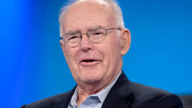 Gordon Moore, co-founder of Intel and visionary behind the growth of personal computing, passes away at 94