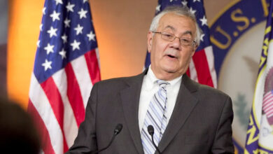 Barney Frank, Ex-Congressman, Shares Views on Banking Giants' Collapse