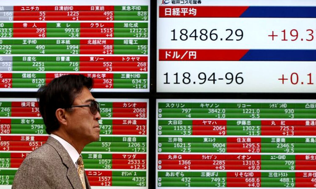 Asian shares decline slightly due to weak corporate earnings and economic uncertainty