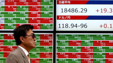 Asian shares decline slightly due to weak corporate earnings and economic uncertainty
