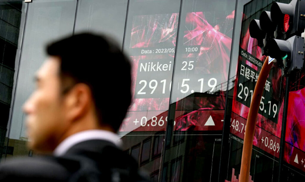 Japanese stocks ended the trading session on a positive note, with the Nikkei 225 index recording a 0.77% increase.